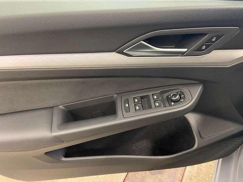 Neu VW Golf VIII Life 116 PS (85 kW) 2025 Grau Limousine