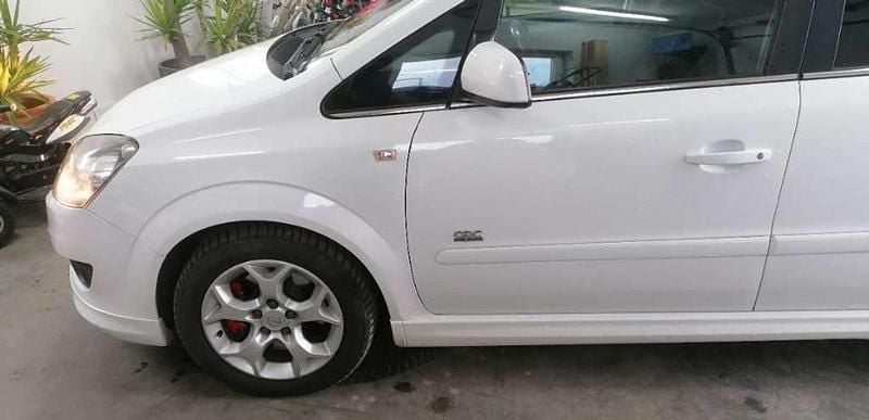 Gebraucht Opel Zafira Edition+ 110 PS (80 kW) 2011 Weiß Van / Kleinbus