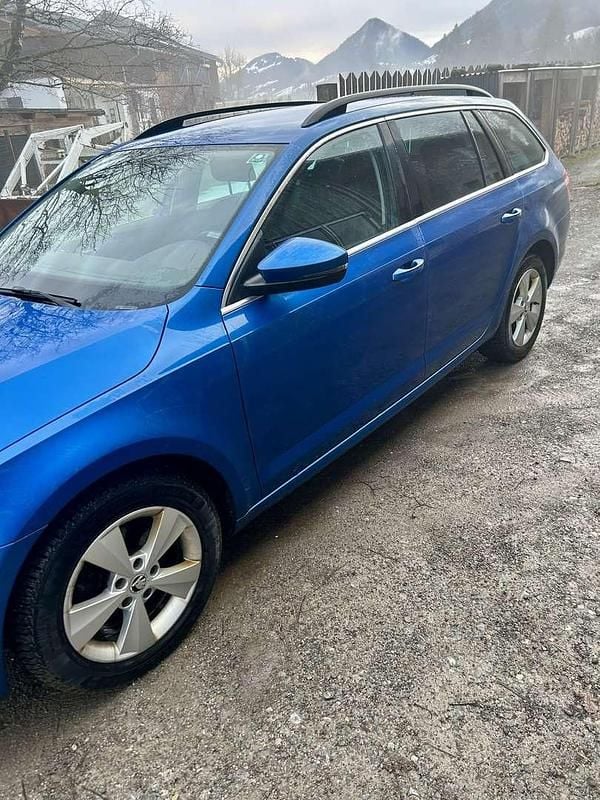 Gebraucht Skoda Octavia Elegance 150 PS (110 kW) 2015 Blau Kleinwagen