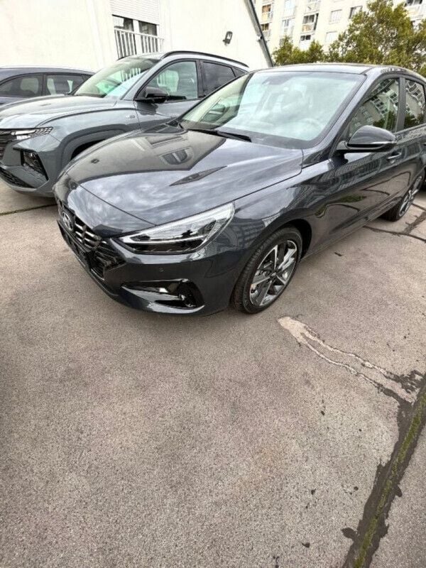 Gebraucht Hyundai i30 Trend 120 PS (88 kW) 2023 Dark knight