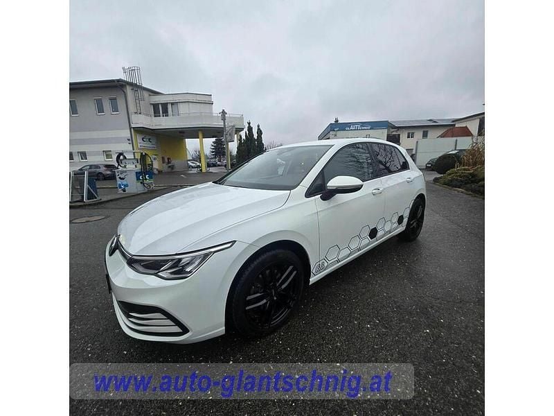 Gebraucht VW Golf VIII 90 PS (66 kW) 2020 Weiß Limousine