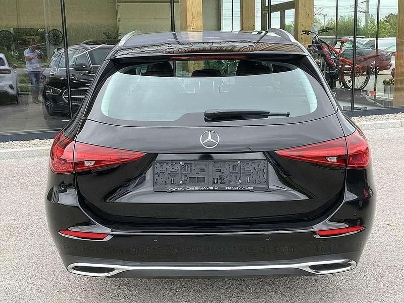 Gebraucht Mercedes C200 Avantgarde 163 PS (119 kW) 2023 Schwarz Kombi
