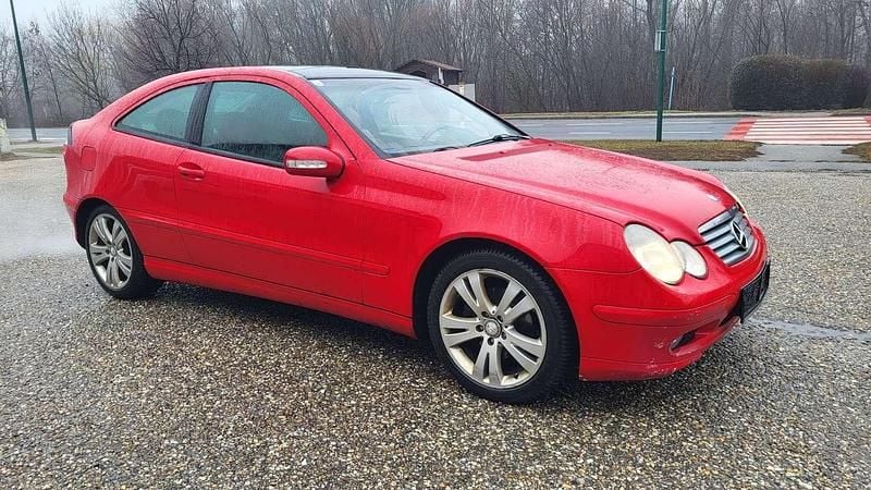 Gebraucht Mercedes C220 143 PS (105 kW) 2002 Rot Coupé