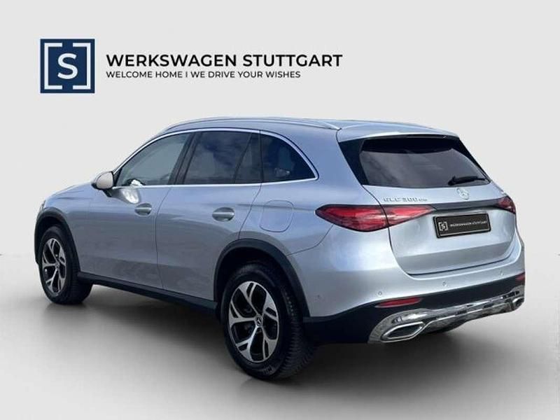 Gebraucht Mercedes GLC300 Avantgarde 197 PS (144 kW) 2023 Silber Van / Kleinbus