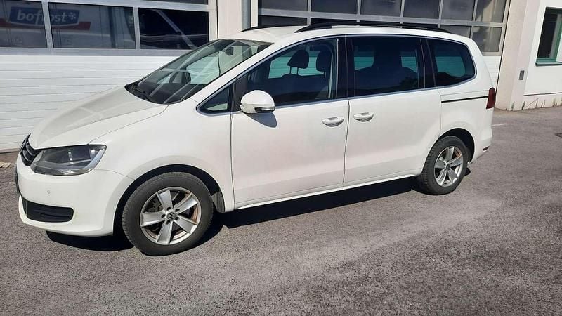 Weiß Gebraucht 2011 VW Sharan Comfortline Van / Kleinbus | € 4.700 (Etwas zu teuer) - Bild 1/4