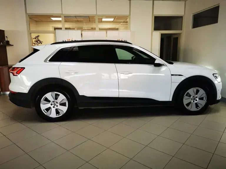 Gebraucht Audi e-tron Business 300 kW (408 PS) 2021 Weiss  metallic SUV