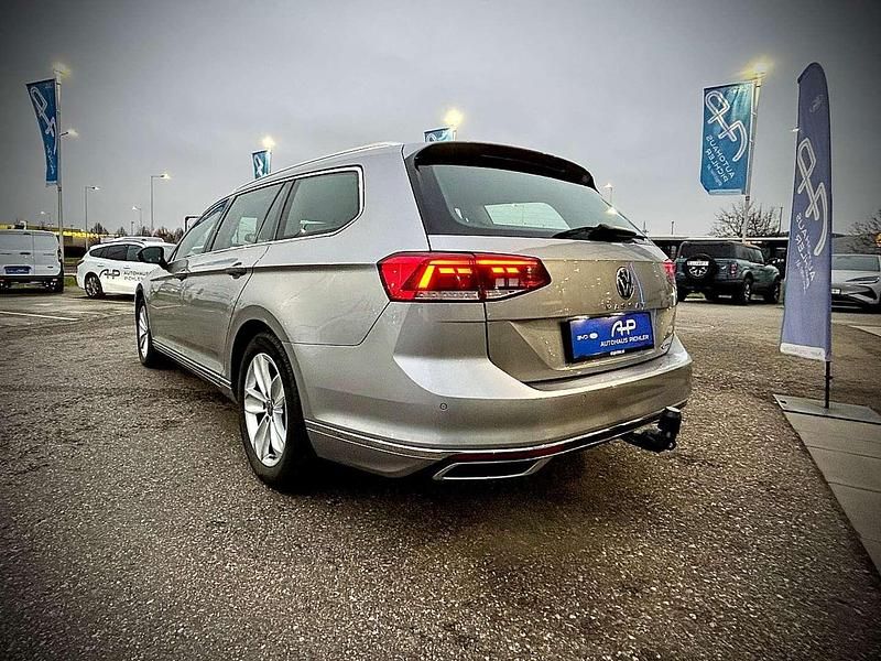 Gebraucht VW Passat Elegance 200 PS (147 kW) 2024 Silber Kombi