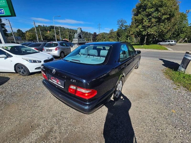 Gebraucht Mercedes E200 Avantgarde 116 PS (85 kW) 2001 Grün Limousine