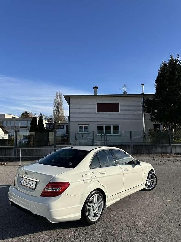 Gebraucht Mercedes C180 156 PS (114 kW) 2012 Limousine