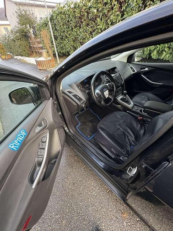 Gebraucht Ford Focus 116 PS (85 kW) 2014 Schwarz Limousine