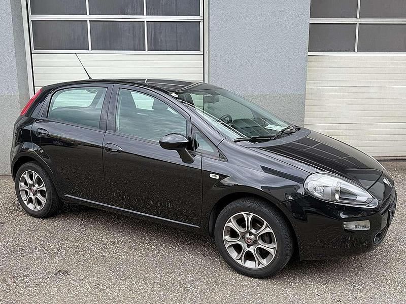 Schwarz Gebraucht 2016 Fiat Punto Lounge Kleinwagen | € 6.880 (Etwas zu teuer) - Bild 1/4