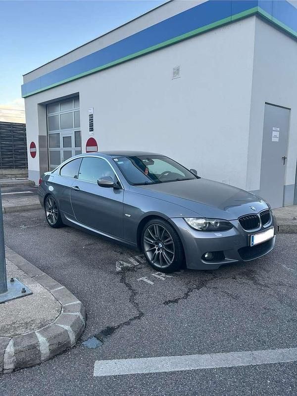 Gebraucht BMW 320 177 PS (130 kW) 2010 Coupé