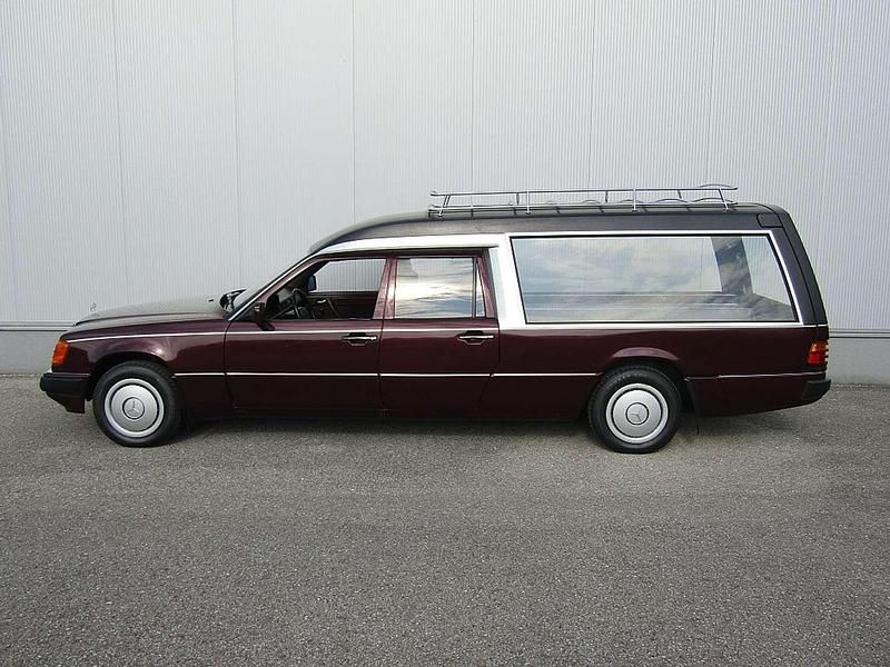 Gebraucht Mercedes E250 87 PS (63 kW) 1993 Violett Kombi