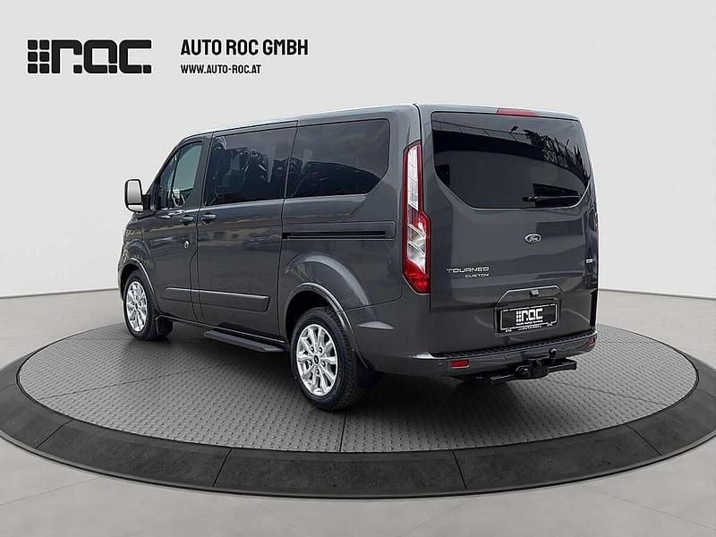 Gebraucht Ford Tourneo Custom Titanium 186 PS (136 kW) 2020 Grau Van