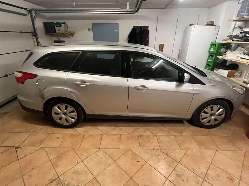 Gebraucht Ford Focus Trend 95 PS (69 kW) 2012 Grau Kombi