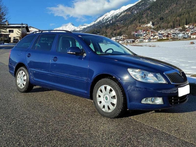 Gebraucht Skoda Octavia Elegance 105 PS (77 kW) 2013 Blau Kombi