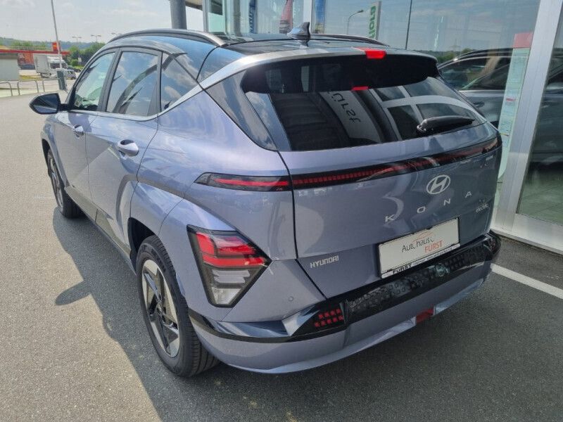 Neu Hyundai Kona GO! 52 kW (72 PS) 2025 Meta blue / schwarz SUV