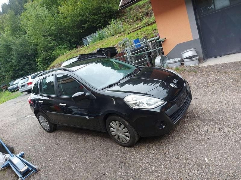 Schwarz Gebraucht 2010 Renault Clio GrandTour Dynamique Kombi | € 3.100 (Fairer Preis) - Bild 1/4