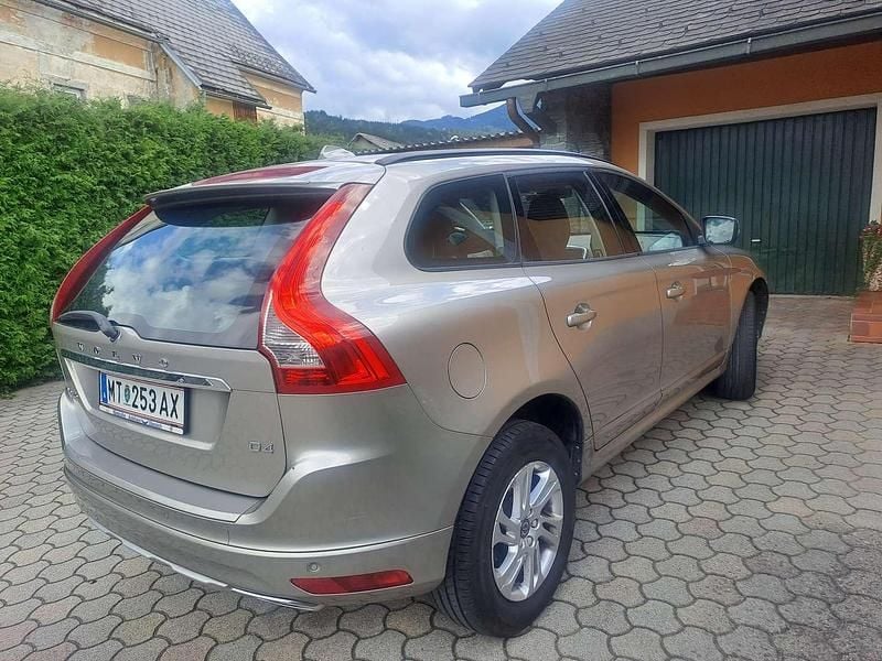 Gebraucht Volvo XC60 Basis 185 PS (136 kW) 2015 Grau SUV