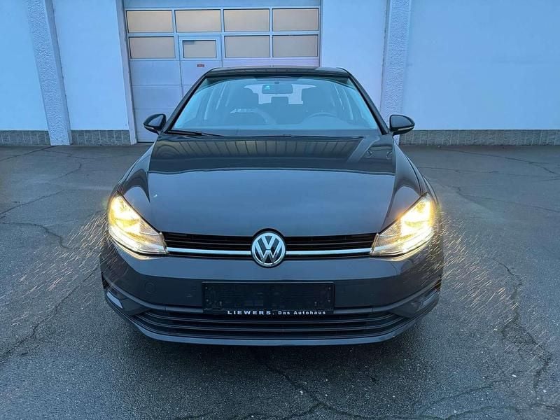 Grau Gebraucht 2019 VW Golf Limousine | € 14.990 (Fairer Preis) - Bild 1/4