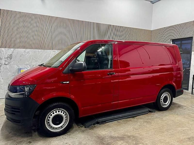 Gebraucht VW T6 114 PS (83 kW) 2018 Rot Van