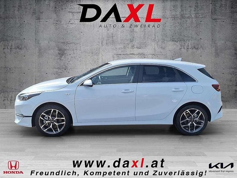 Neu Kia Ceed Silver 101 PS (74 kW) 2025 Weiß Kleinwagen