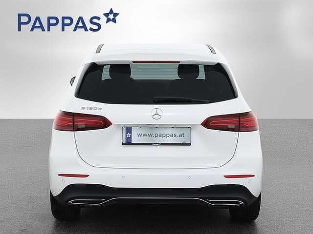 Gebraucht Mercedes B180 116 PS (85 kW) 2023 Weiß Van / Kleinbus