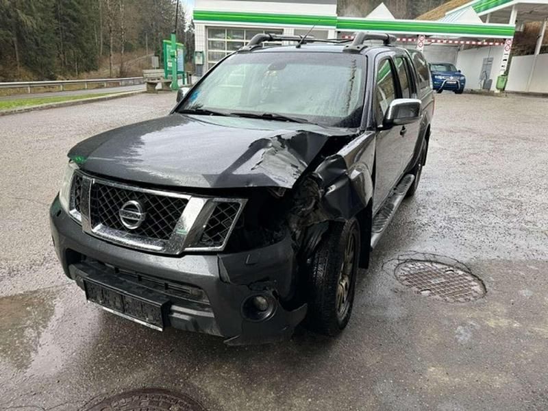 Gebraucht Nissan Navara 231 PS (169 kW) 2011 Grau Abholung