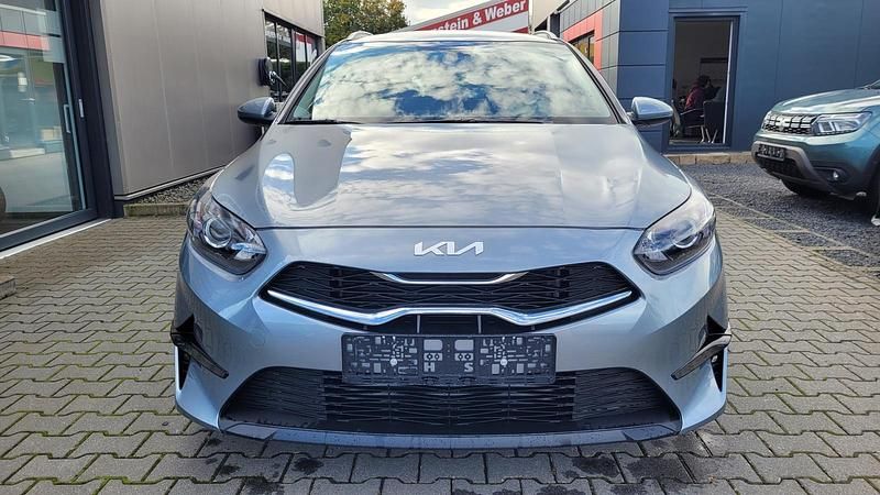 Neu Kia Ceed Sportswagon 140 PS (102 kW) 2025 Silber Kombi