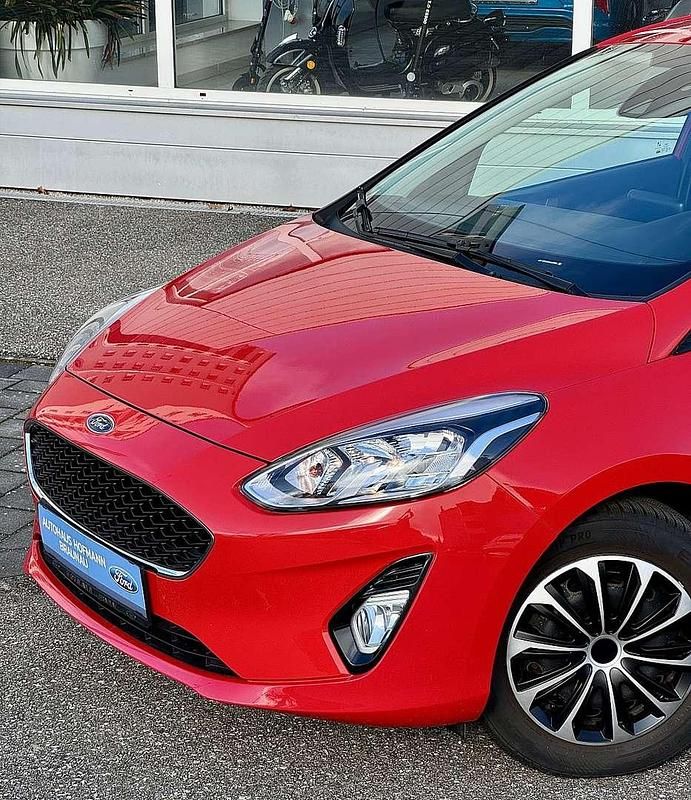 Gebraucht Ford Fiesta Cool & Connect 75 PS (55 kW) 2020 Rot Limousine