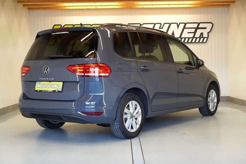Gebraucht VW Touran R 150 PS (110 kW) 2024 Grau Van / Kleinbus