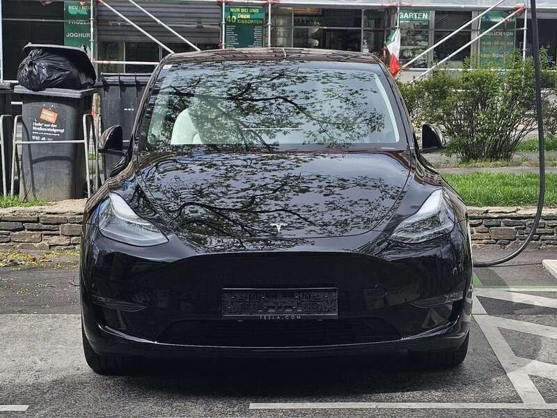 Schwarz Gebraucht 2023 Tesla Model Y Long Range AWD SUV | € 35.000 (Fairer Preis) - Bild 1/4