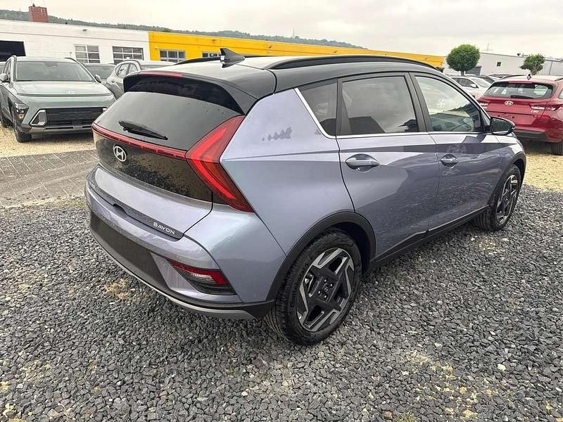 Neu Hyundai Bayon Premium 99 PS (72 kW) 2025 Blau SUV