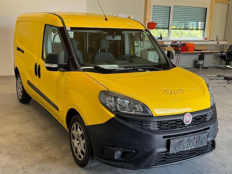 Gebraucht Fiat Doblò 95 PS (69 kW) 2018 Gelb Van / Kleinbus