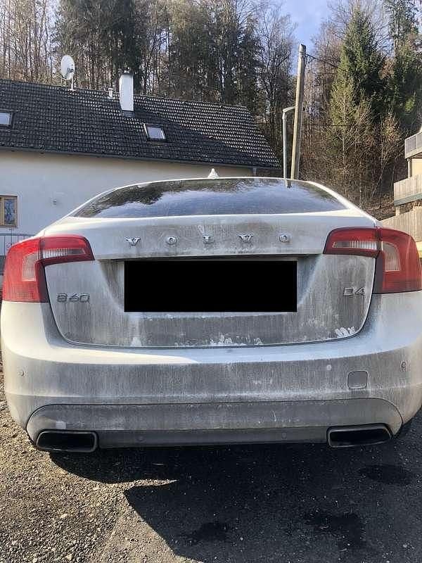 Gebraucht Volvo S60 R-Design Kinetic 190 PS (139 kW) 2015 Limousine