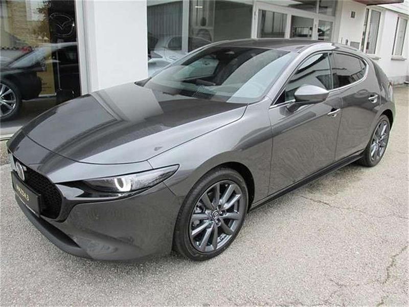 Grau Neu 2025 Mazda 3 Limousine | € 26.980 (Etwas zu teuer) - Bild 1/4