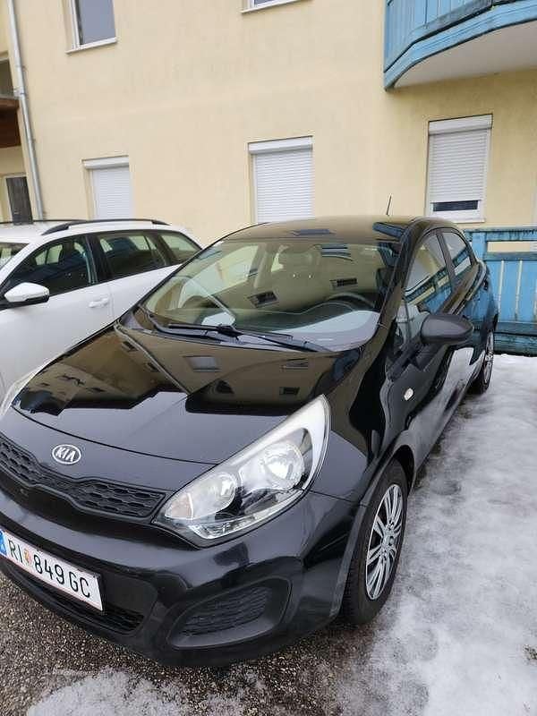 Schwarz Gebraucht 2012 Kia Rio Limousine | € 3.400 (Fairer Preis) - Bild 1/4