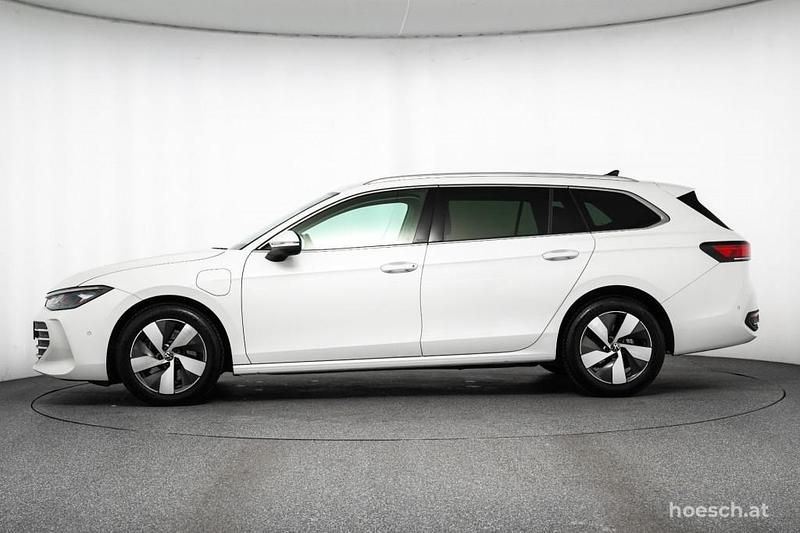 Gebraucht VW Passat 204 PS (150 kW) 2025 Weiss Kombi