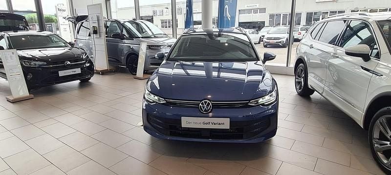 Gebraucht VW Golf VIII Life 115 PS (84 kW) 2024 Dunkelblau  metallic Kombi