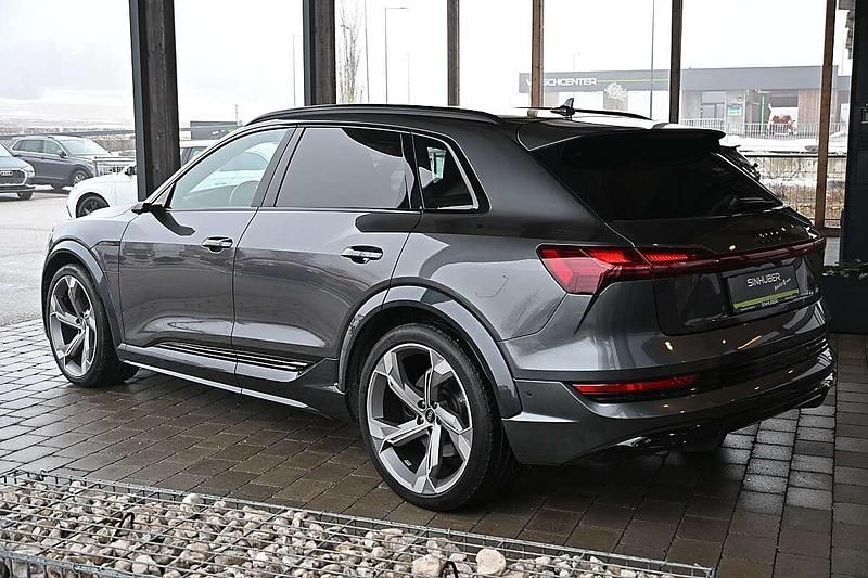 Gebraucht Audi e-tron Ambiente 369 kW (503 PS) 2022 Grau SUV