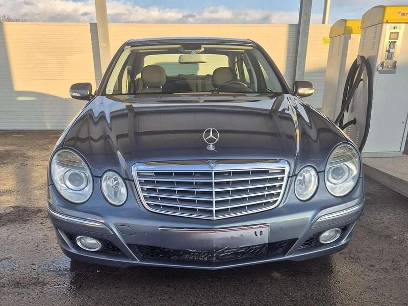 Grau Gebraucht 2006 Mercedes E200 Elegance Limousine | € 4.750 (Fairer Preis) - Bild 1/4