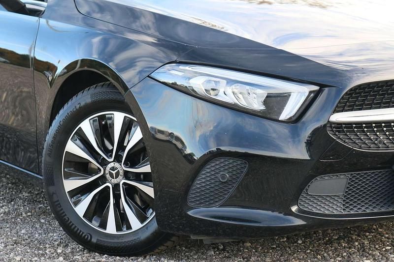 Gebraucht Mercedes A180 116 PS (85 kW) 2022 Schwarz Limousine