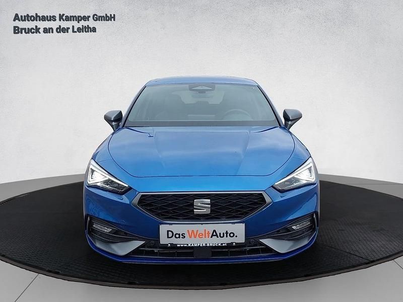 Neu Seat Leon FR 115 PS (84 kW) 2026 Hellblau  metallic