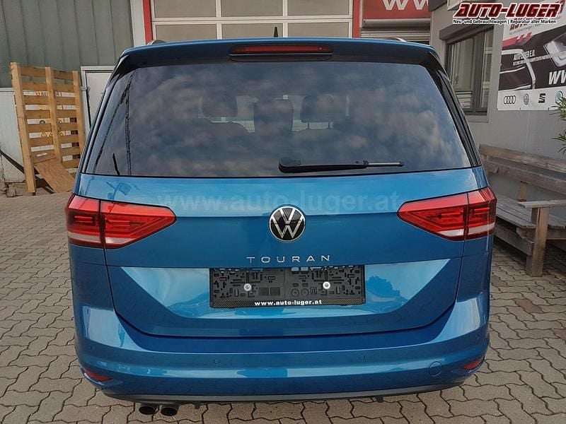 Gebraucht VW Touran Comfortline 150 PS (110 kW) 2022 Caribbean blue metallic caribbean blue metallic Van / Kleinbus