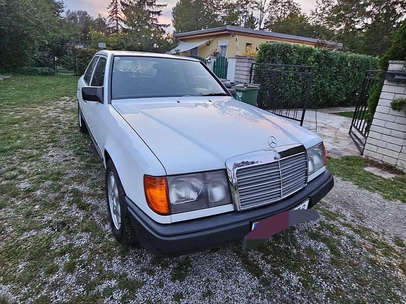 Gebraucht Mercedes E230 132 PS (97 kW) 1988 Weiß Kombi
