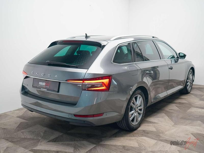 Gebraucht Skoda Superb Style 150 PS (110 kW) 2022 Grau Kombi
