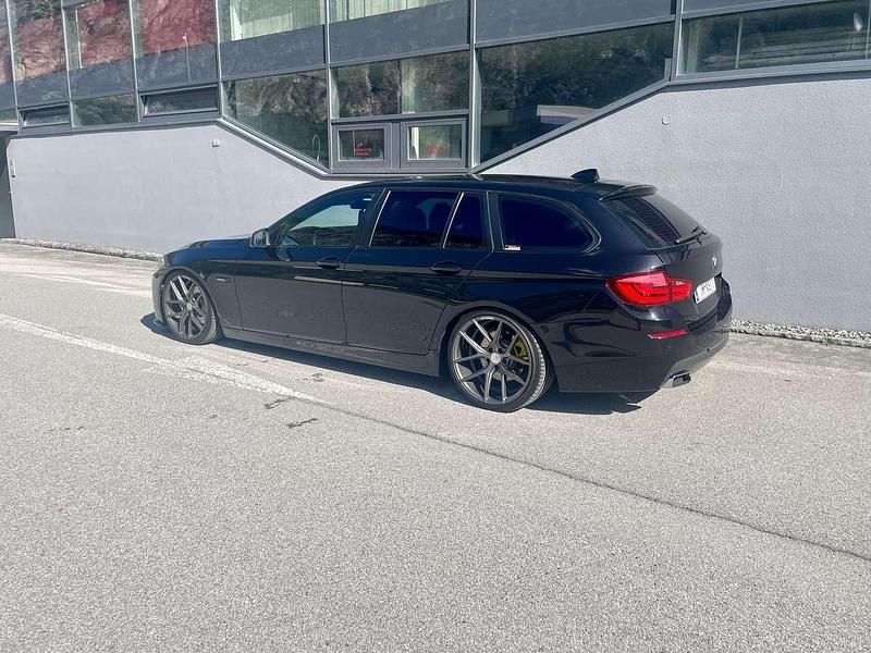 Gebraucht BMW 520 184 PS (135 kW) 2010 Schwarz Kombi