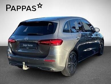 Gebraucht Mercedes B180 Edition 136 PS (100 kW) 2025 Grau Van / Kleinbus