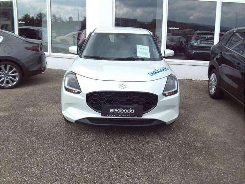Gebraucht Suzuki Swift 83 PS (61 kW) 2024 Pure white  weiss Kleinwagen