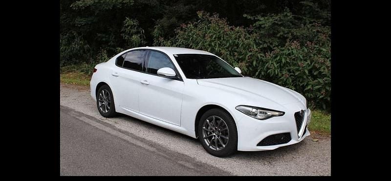 Weiß Gebraucht 2019 Alfa Romeo Giulia Business Limousine | € 23.990 (Teuer) - Bild 1/4